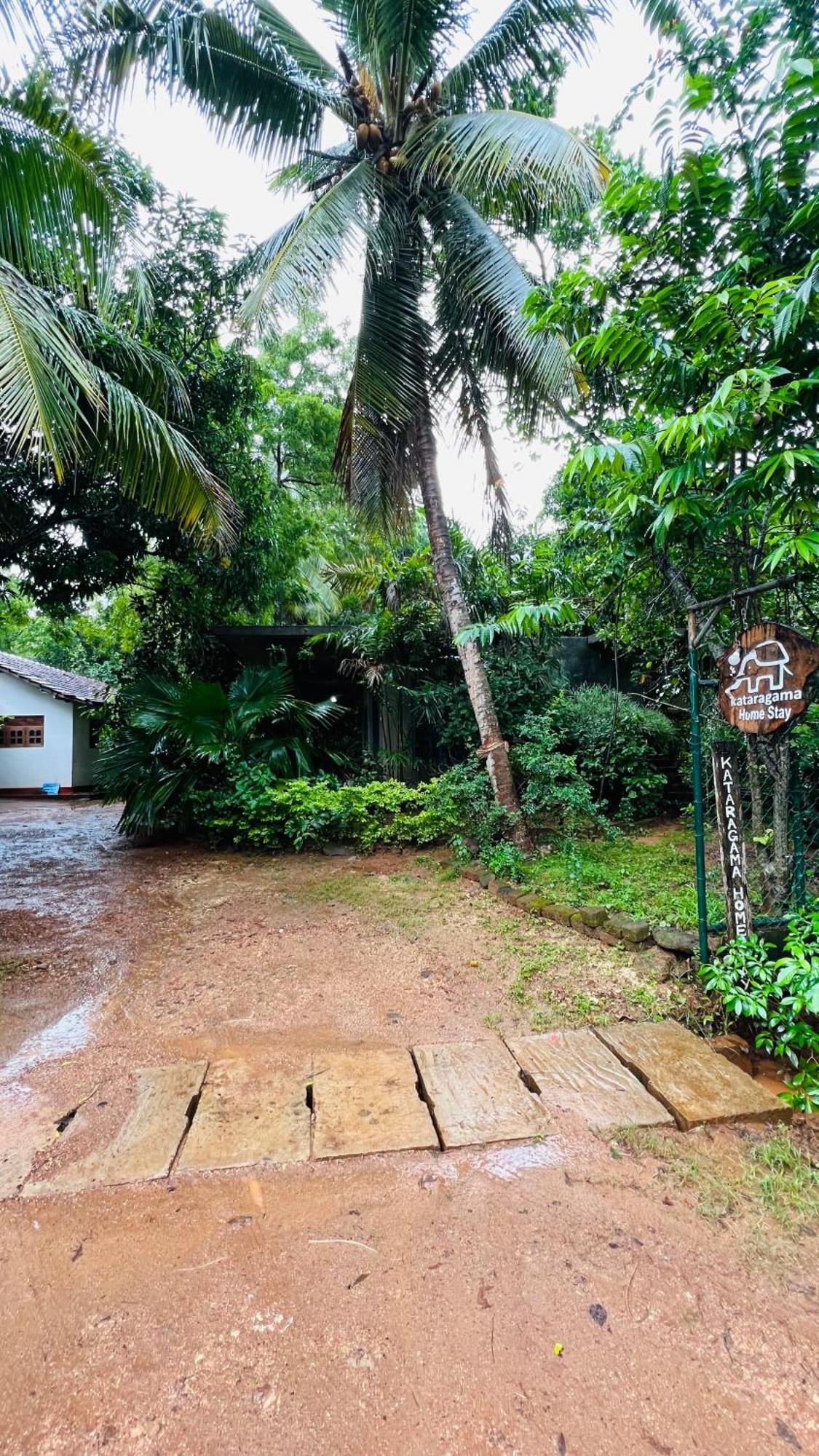 kataragama home stay Bagian luar foto